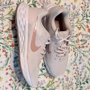 Women’s Nike light Pink Tennis Shoes size 7.5